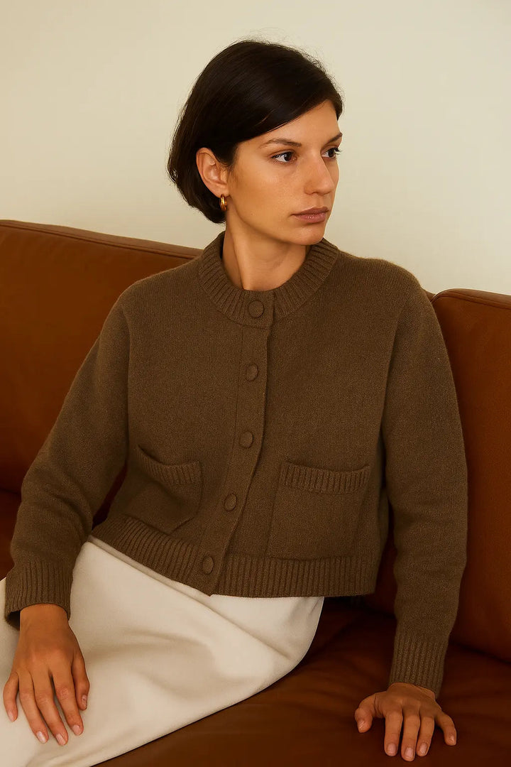 Auralie Comfy Cardigan – Ciepło z odrobiną elegancji