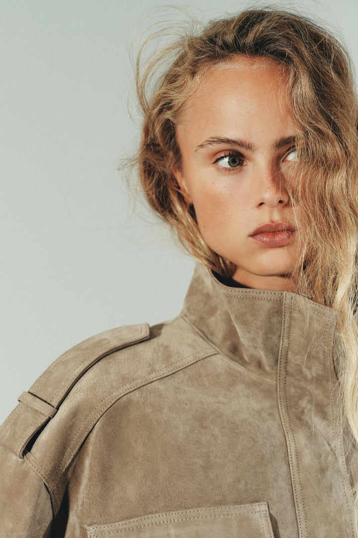 Livia Suede – Miękka. Ponadczasowa. Pełna charakteru